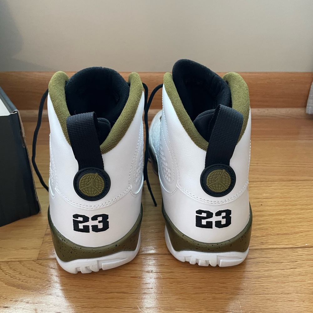 Air Jordan 9 Retro - Picture 3 of 8